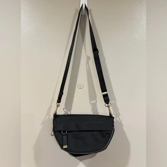 Lululemon Elegant Black Crossbody Bag - Picture 1 of 10